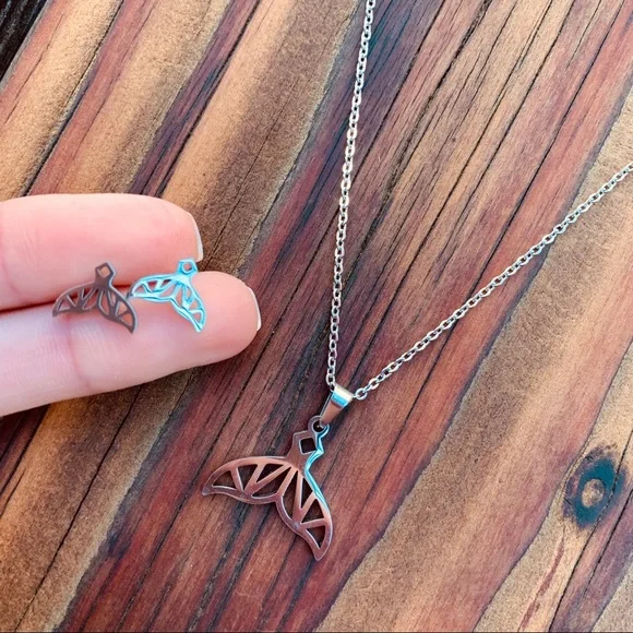 SILVER MERMAID Necklace and Earrings Stainless Steel GIFT SET - Picture 2 of 5